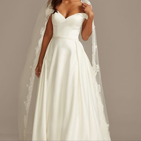I am selling my strapless, ivory , ruffled mermaid wedding gown. - Picture 6 of 11
